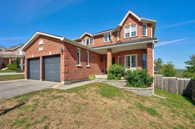 2 Springwood Crt, House detached with 4 bedrooms, 3 bathrooms and 4 parking in Barrie ON | Image 1
