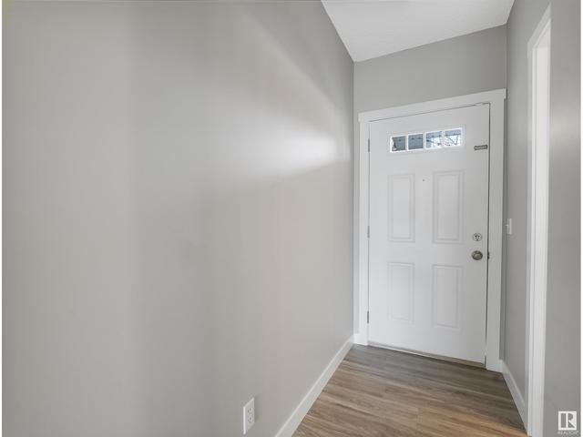 5312 204 St Nw, House semidetached with 3 bedrooms, 2 bathrooms and null parking in Edmonton AB | Image 11