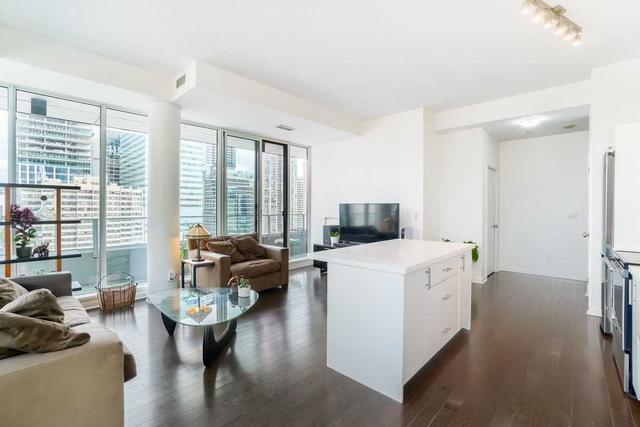 1909 - 111 Elizabeth St, Condo with 2 bedrooms, 2 bathrooms and 1 parking in Toronto ON | Image 8
