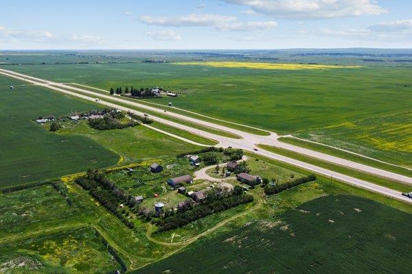 203044a Highway 1, House detached with 7 bedrooms, 3 bathrooms and null parking in Wheatland County AB | Image 3