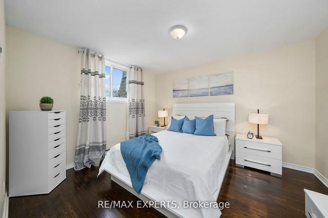 856 - 30 Tandridge Cres, Townhouse with 3 bedrooms, 1 bathrooms and 1 parking in Toronto ON | Image 5
