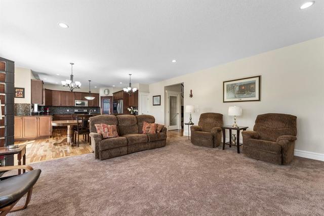 641 Coopers Crescent Sw, House detached with 8 bedrooms, 5 bathrooms and 4 parking in Airdrie AB | Image 11