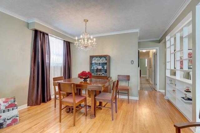 7 Rowallan Rd, House detached with 4 bedrooms, 2 bathrooms and 3 parking in Toronto ON | Image 25