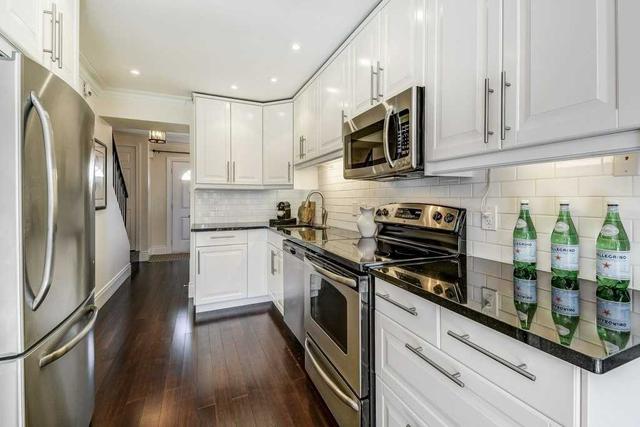1 - 90 Sarah Lane, Townhouse with 3 bedrooms, 4 bathrooms and 2 parking in Oakville ON | Image 3