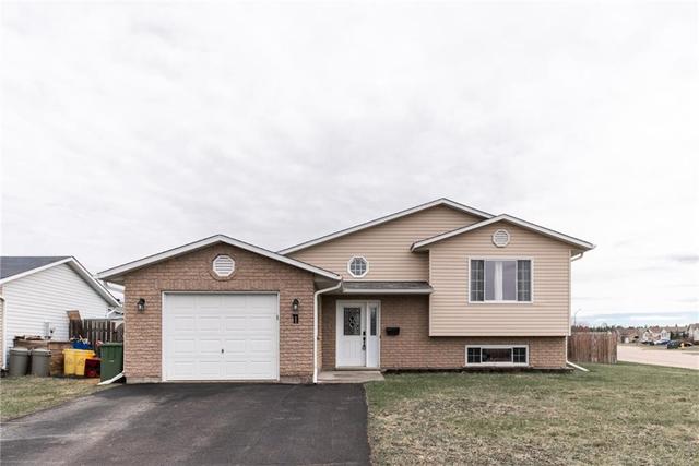 11 Highland Park Drive, House detached with 3 bedrooms, 2 bathrooms and 5 parking in Petawawa ON | Image 1