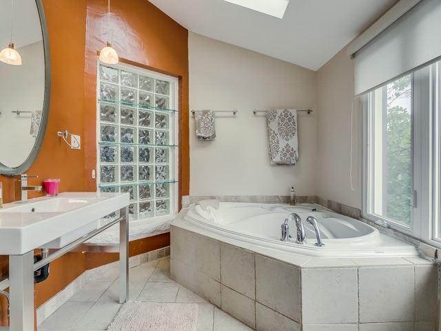 10 Rosemount Ave, House detached with 6 bedrooms, 5 bathrooms and 1 parking in Toronto ON | Image 8