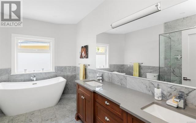 Primary Ensuite on the Main | Image 19