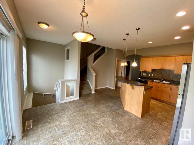 112 - 13825 155 Av Nw Nw, House attached with 2 bedrooms, 2 bathrooms and 2 parking in Edmonton AB | Image 3