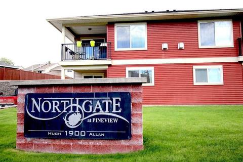 1 - 1900 Hugh Allan Dr, Townhouse with 3 bedrooms, 2 bathrooms and 1 parking in Kamloops BC | Card Image