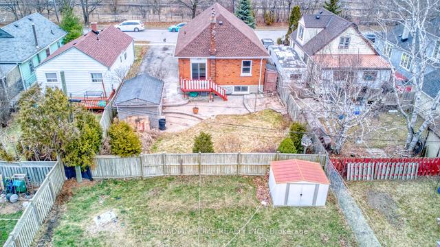 239 Edward Ave Ave, House detached with 3 bedrooms, 4 bathrooms and 4 parking in Oshawa ON | Image 35