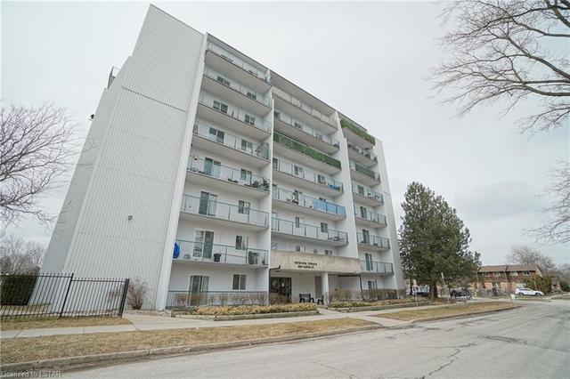 809 - 986 Huron Street, House attached with 2 bedrooms, 1 bathrooms and 2 parking in London ON | Image 1