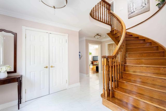 6 Edgebrook Dr, House detached with 4 bedrooms, 4 bathrooms and 4 parking in Toronto ON | Image 2