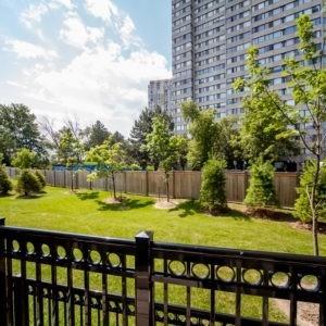 236 - 15 Coneflower Cres, Townhouse with 2 bedrooms, 1 bathrooms and 1 parking in Toronto ON | Image 5