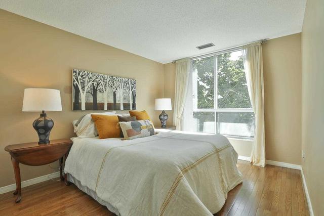 202 - 2585 Erin Centre Blvd, Condo with 2 bedrooms, 2 bathrooms and 1 parking in Mississauga ON | Image 7