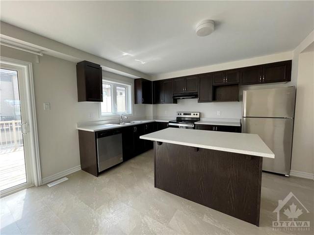 1682 Maple Grove Road, Townhouse with 4 bedrooms, 2 bathrooms and 2 parking in Ottawa ON | Image 7