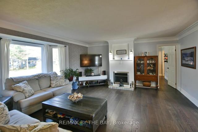 52 Downer Cres, House detached with 4 bedrooms, 4 bathrooms and 9 parking in Wasaga Beach ON | Image 2