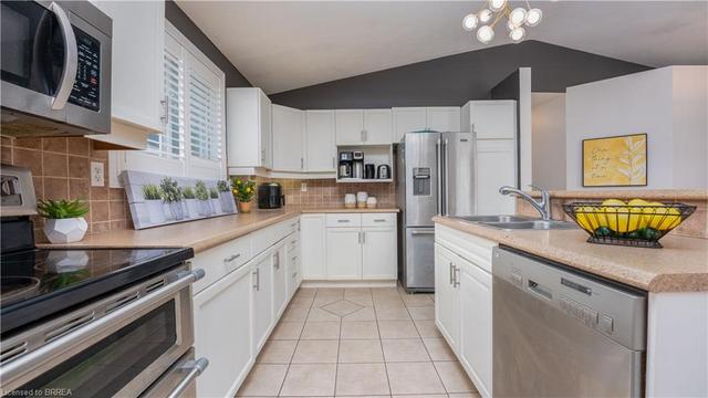 27 Coxwell Crescent, House detached with 5 bedrooms, 2 bathrooms and null parking in Brantford ON | Image 16