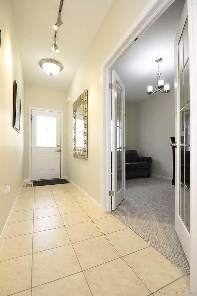 48 Manitoulin Tr, Townhouse with 2 bedrooms, 2 bathrooms and 1 parking in Hamilton ON | Image 3