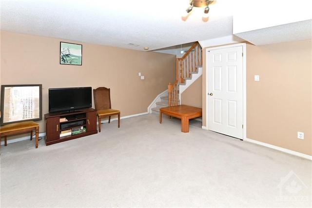 181 Portrush Avenue, Townhouse with 3 bedrooms, 3 bathrooms and 2 parking in Ottawa ON | Image 22