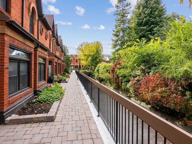 2 - 10 Buller Ave, Townhouse with 3 bedrooms, 2 bathrooms and 1 parking in Toronto ON | Image 26
