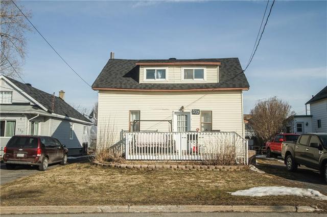 337 Seventh Street E, House detached with 2 bedrooms, 1 bathrooms and 3 parking in Cornwall ON | Image 3