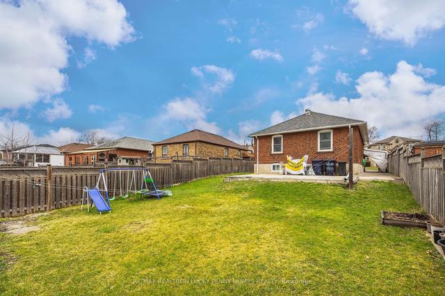 51 Wyndale Dr, House detached with 3 bedrooms, 2 bathrooms and 5 parking in Toronto ON | Image 14