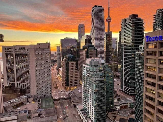 sph1-02 - 10 Queens Quay W, Condo with 2 bedrooms, 3 bathrooms and 2 parking in Toronto ON | Image 1