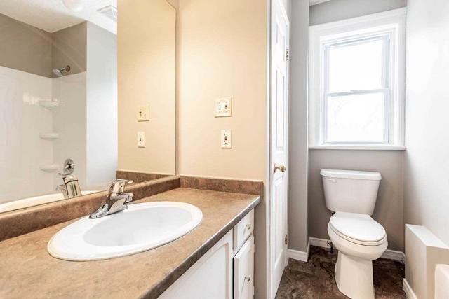 upper - 201 Dunlop St W, House detached with 2 bedrooms, 2 bathrooms and 2 parking in Barrie ON | Image 3