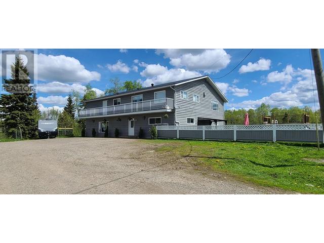 14185 Lawrence Road, House detached with 6 bedrooms, 3 bathrooms and null parking in Fraser Fort George D BC | Image 2