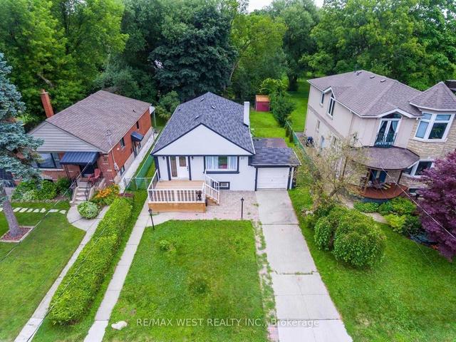 27 Midland Ave, House detached with 3 bedrooms, 1 bathrooms and 2 parking in Toronto ON | Image 8