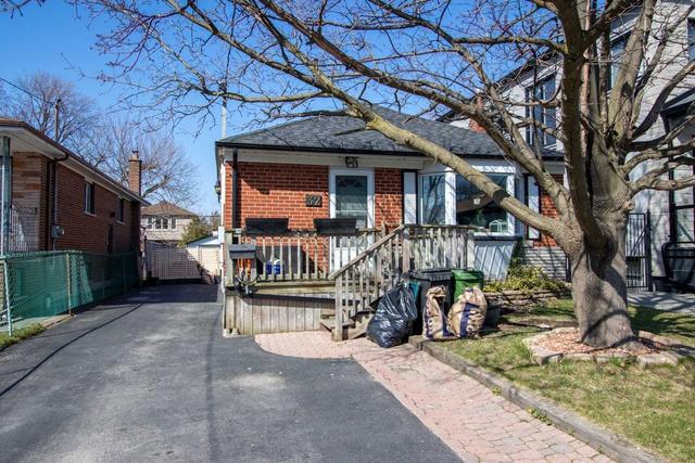 32 Phillip Ave, House detached with 3 bedrooms, 2 bathrooms and 4 parking in Toronto ON | Image 23