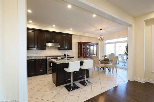 2437 Quetico Cres, House detached with 4 bedrooms, 4 bathrooms and 4 parking in Oakville ON | Image 5
