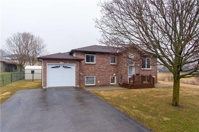 31 Champlain Blvd, House detached with 2 bedrooms, 2 bathrooms and 4 parking in Kawartha Lakes ON | Image 2