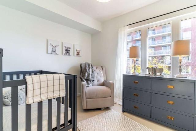 220 - 11 Ruttan St, Townhouse with 2 bedrooms, 2 bathrooms and 1 parking in Toronto ON | Image 4