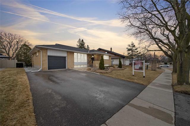 679 Oshawa Blvd N, House detached with 2 bedrooms, 2 bathrooms and 5 parking in Oshawa ON | Image 1