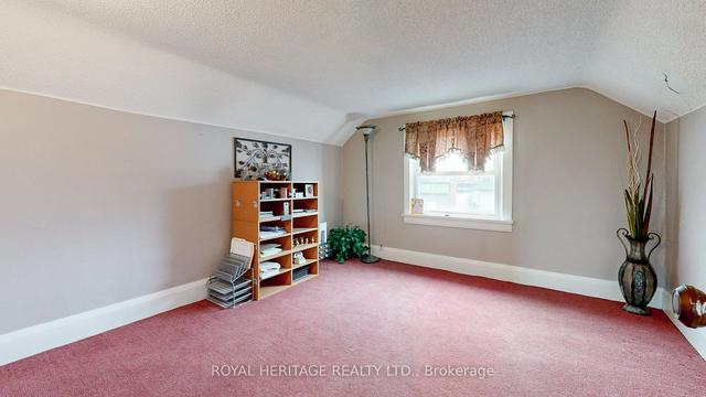 43 Gladstone Ave, House detached with 2 bedrooms, 1 bathrooms and 4 parking in Oshawa ON | Image 5