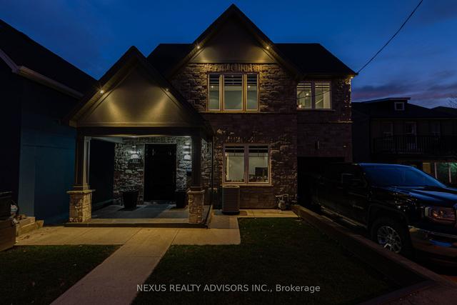 372 Silverthorn Ave, House detached with 4 bedrooms, 4 bathrooms and 2 parking in Toronto ON | Image 33