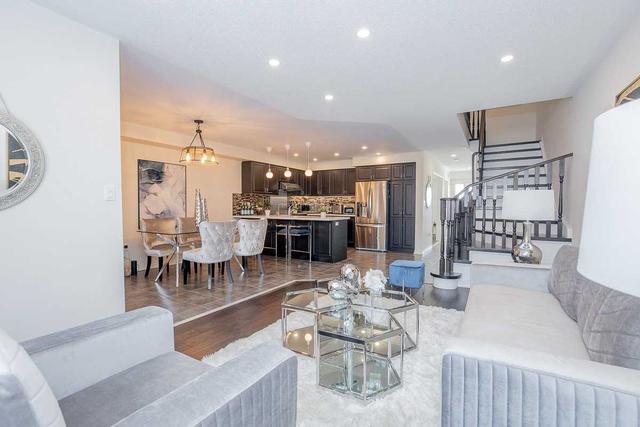 3233 Neyagawa Blvd, House attached with 3 bedrooms, 4 bathrooms and 2 parking in Oakville ON | Image 10