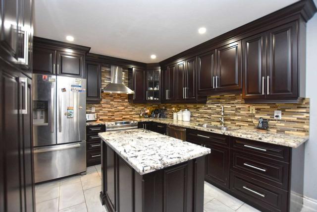 13 Trailridge Dr, House detached with 5 bedrooms, 4 bathrooms and 6 parking in Brampton ON | Image 3
