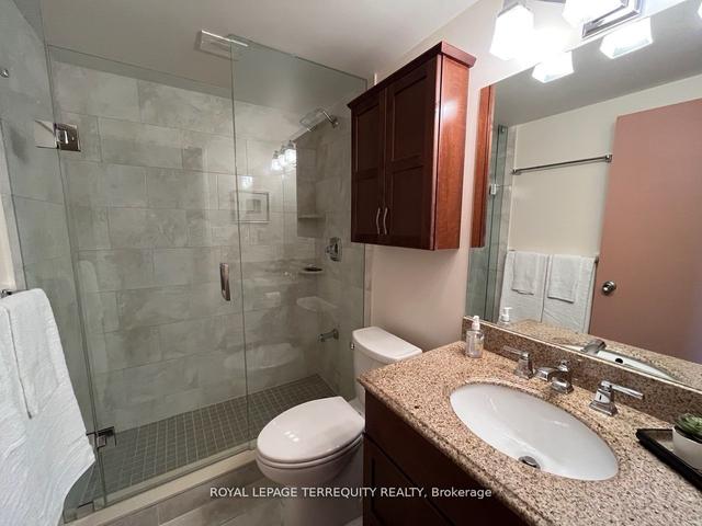 510 - 250 Scarlett Rd, Condo with 3 bedrooms, 2 bathrooms and 1 parking in Toronto ON | Image 3