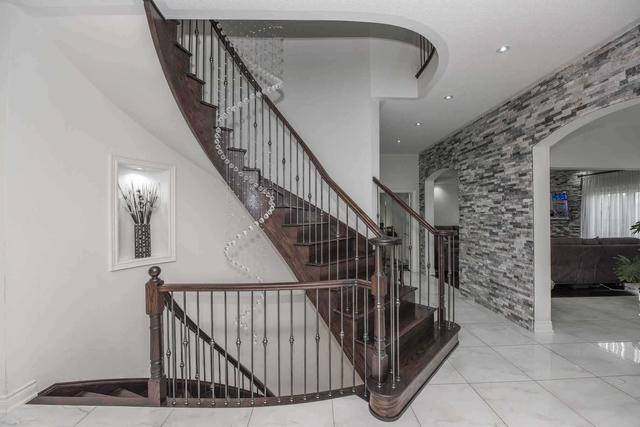 26 Bakersfield Rd, House detached with 5 bedrooms, 5 bathrooms and 9 parking in Brampton ON | Image 6