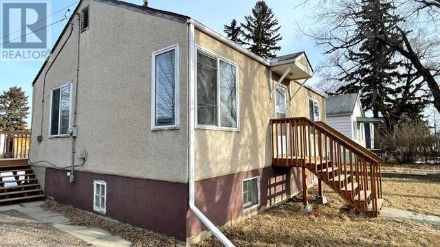 814 - 10 St., House detached with 3 bedrooms, 2 bathrooms and 4 parking in Wainwright AB | Image 3