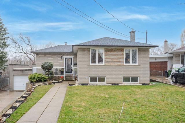 7 Atwood Pl, House detached with 3 bedrooms, 2 bathrooms and 5 parking in Toronto ON | Image 12