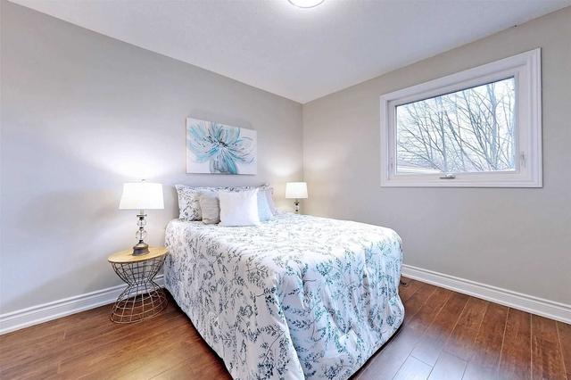 1148 Avondale Dr, House attached with 3 bedrooms, 4 bathrooms and 4.5 parking in Oakville ON | Image 5