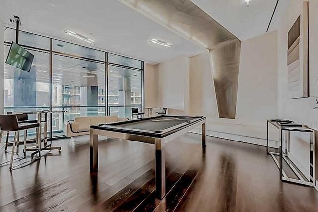910 - 125 Peter St, Condo with 1 bedrooms, 1 bathrooms and 0 parking in Toronto ON | Image 35
