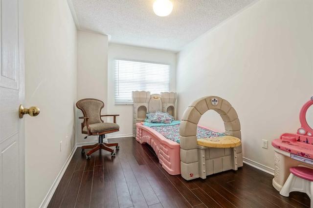 6 Brisbane Crt, Townhouse with 3 bedrooms, 3 bathrooms and 1 parking in Brampton ON | Image 16