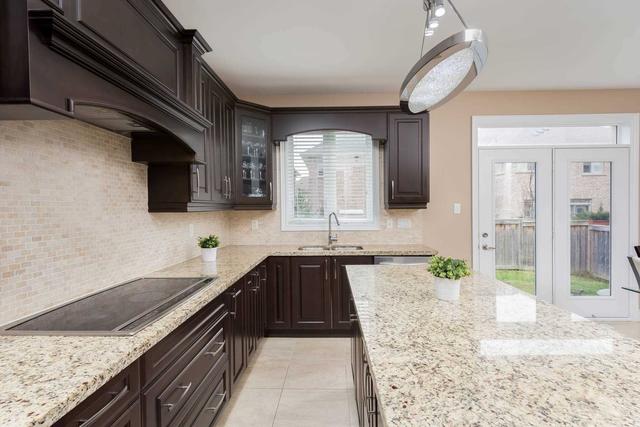 125 Wardlaw Pl, House detached with 4 bedrooms, 4 bathrooms and 6 parking in Vaughan ON | Image 6