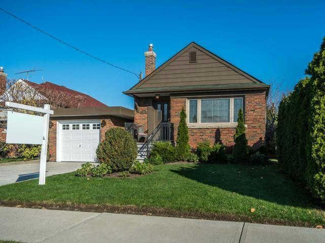 65 Princemere Cres, House detached with 2 bedrooms, 1 bathrooms and 2 parking in Toronto ON | Image 1