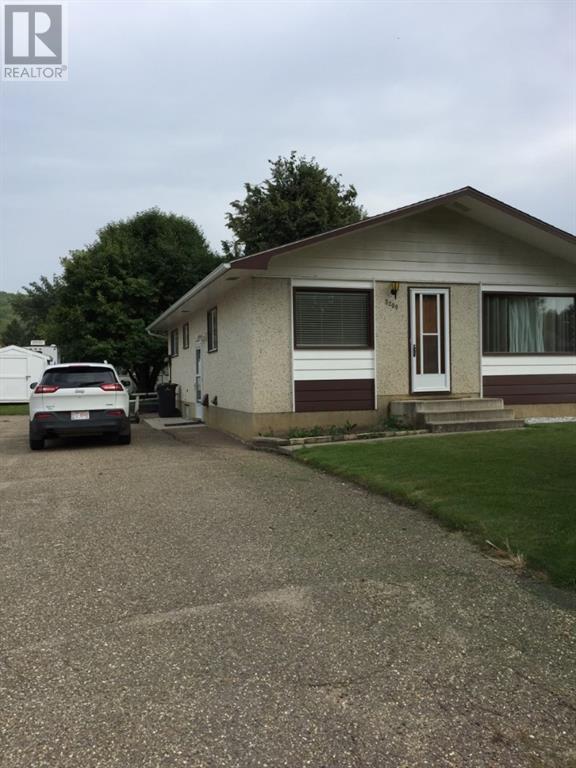 8209 95 Street, House detached with 4 bedrooms, 2 bathrooms and 6 parking in Peace River AB | Card Image