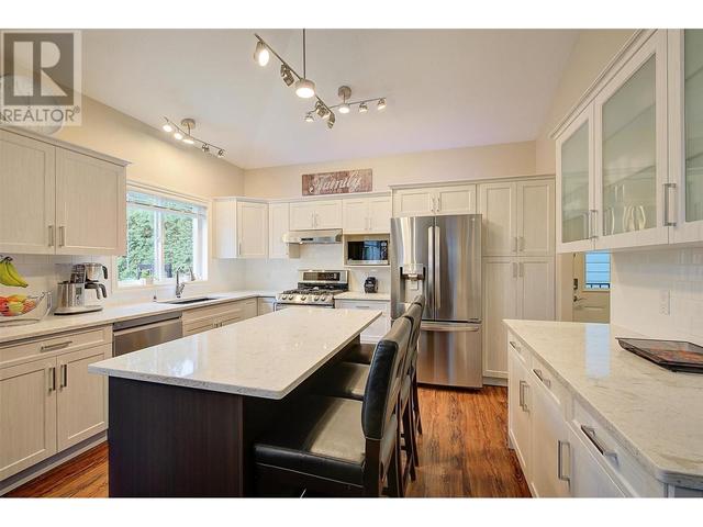 395 Providence Avenue, House detached with 4 bedrooms, 3 bathrooms and 6 parking in Kelowna BC | Image 15